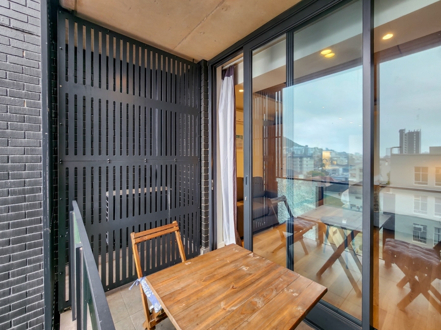 1 Bedroom Property for Sale in Sea Point Western Cape